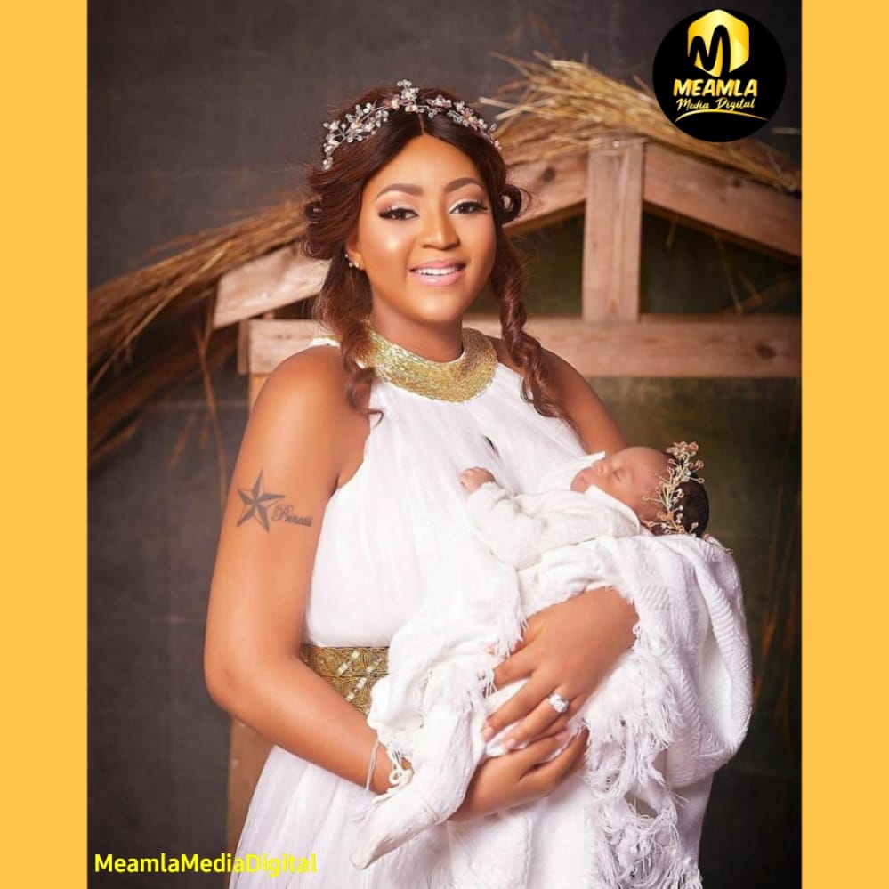 Regina Daniels et son époux Ned présentent officiellement leur bébé