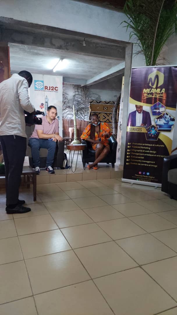 Les délices culinaires camerounais présentés par les journalistes culturels du Cameroun au chef Thomas Fournier