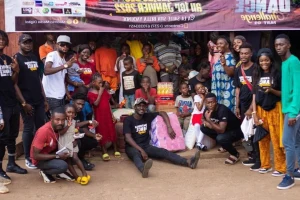 La promotrice du Cameroonian Dance Challenge fait un pas vers les orphelins.