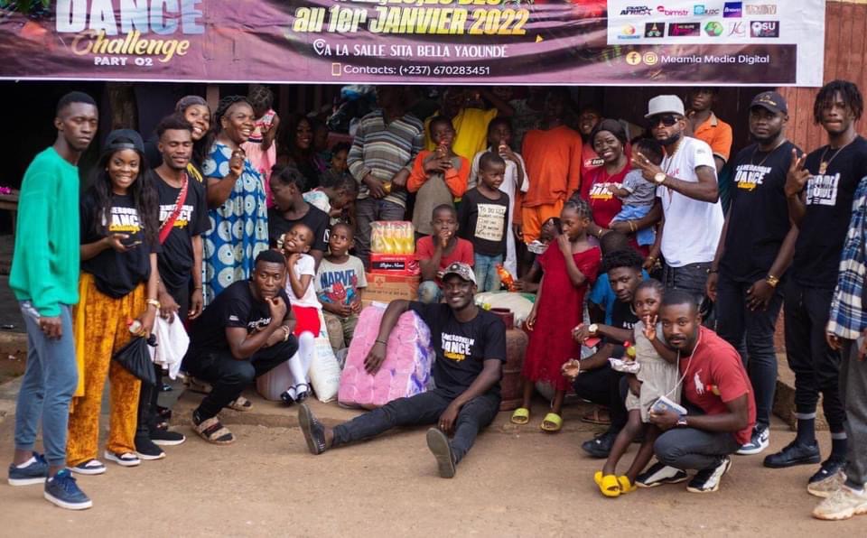 La promotrice du Cameroonian Dance Challenge fait un pas vers les orphelins.